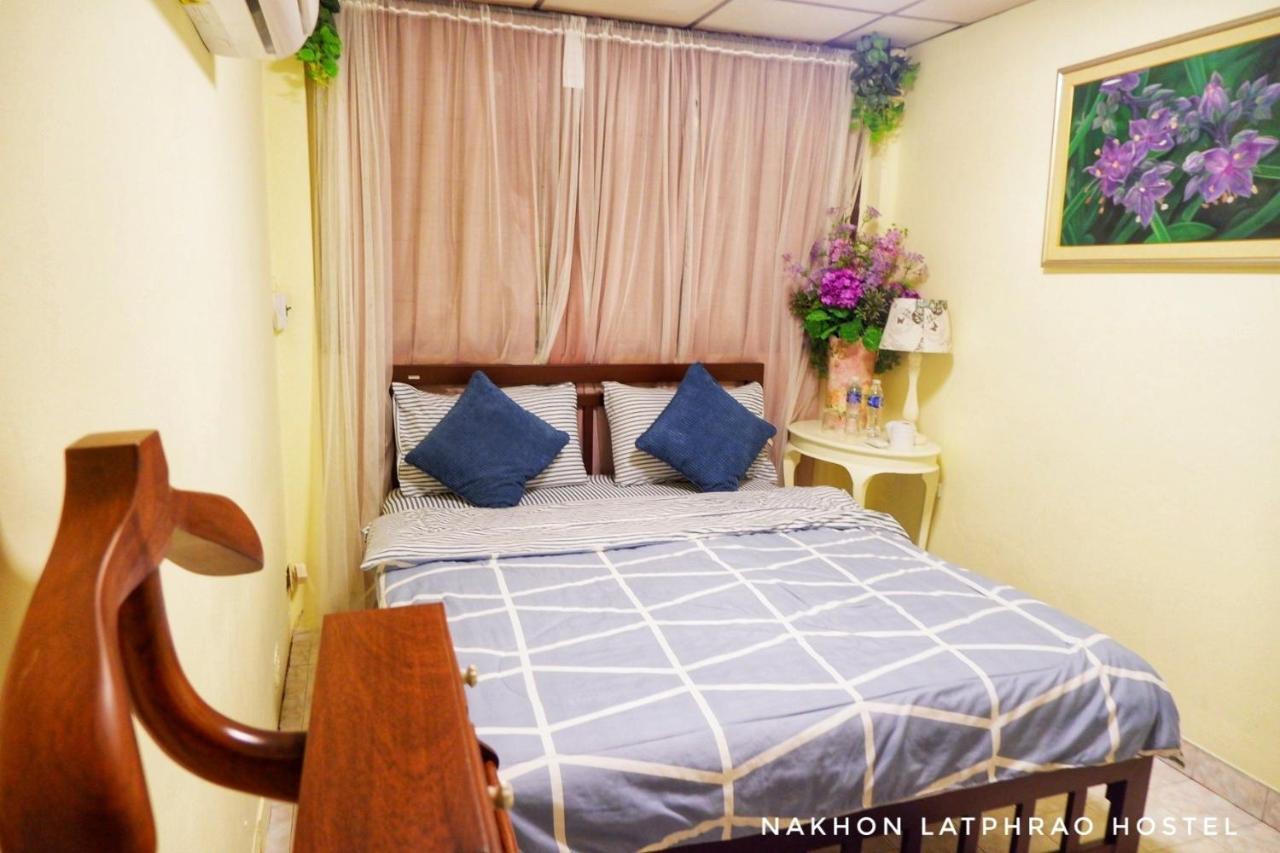 Nakhon Latphrao Hostel Bangkok Buitenkant foto