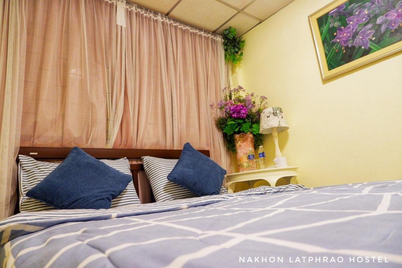 Nakhon Latphrao Hostel Bangkok Buitenkant foto