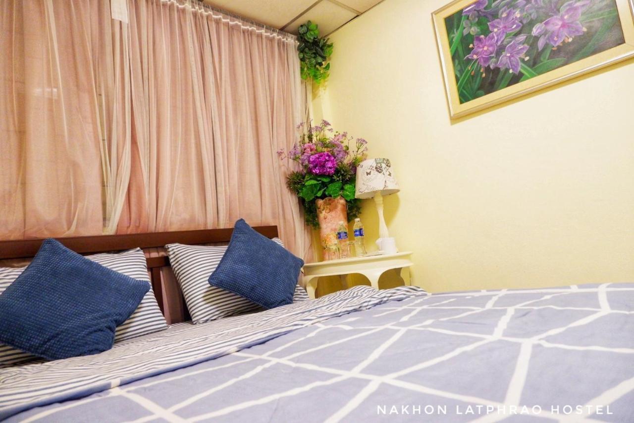 Nakhon Latphrao Hostel Bangkok Buitenkant foto